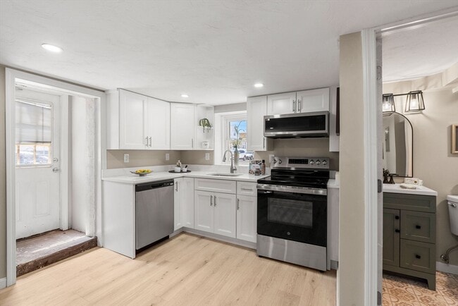 Building Photo - 47 Roosevelt St Unit #1