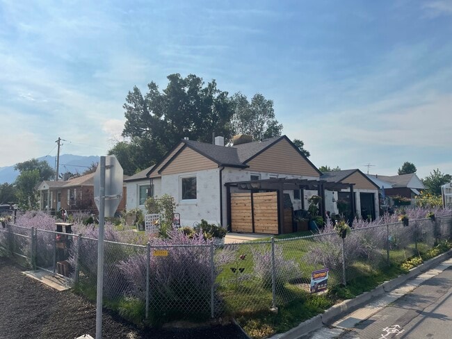 Furnished Basement Apt - 268 E 9000 S Unit Basement Apt