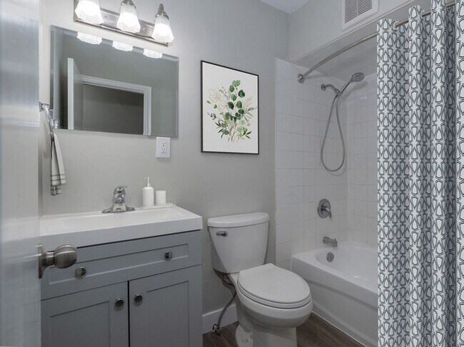 Photo - 25 Nash Road N