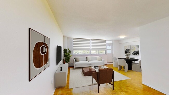 Photo - 110 Inverlochy Boulevard