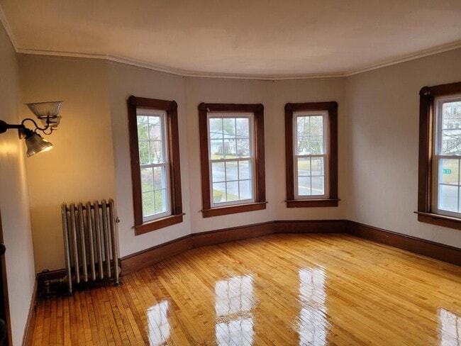 Photo - 2060 Elm St