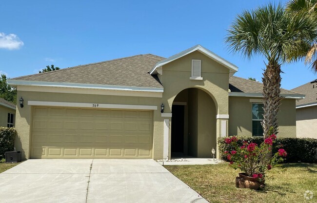 Building Photo - Stunning 3 Bed, 2 Bath Home in Gated Legac...