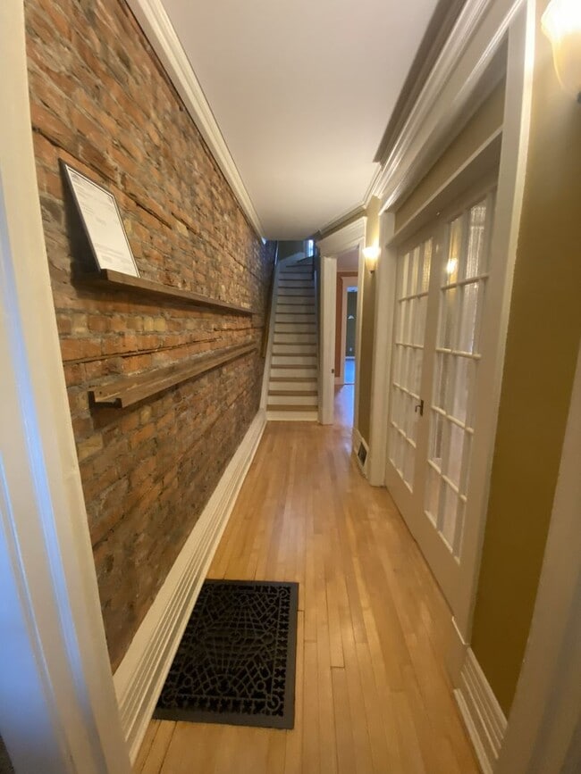 Photo - 125 N 9th Ave E