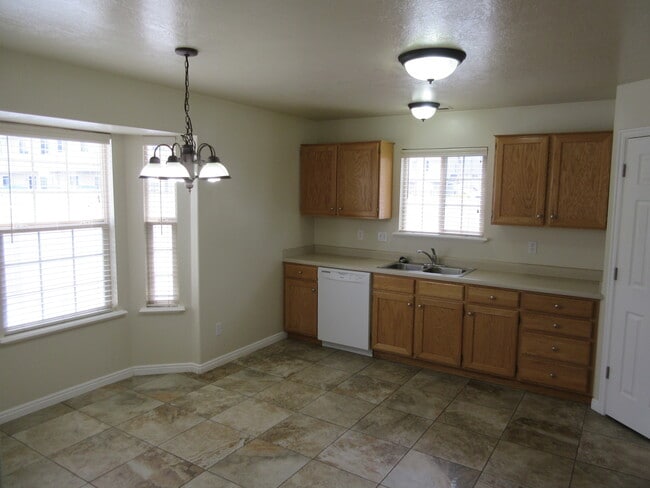 Photo - 921 S 1850 W