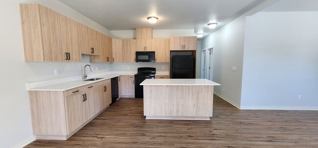 Building Photo - Beautiful New Construction in McMinnville Unit 1720-B Rental