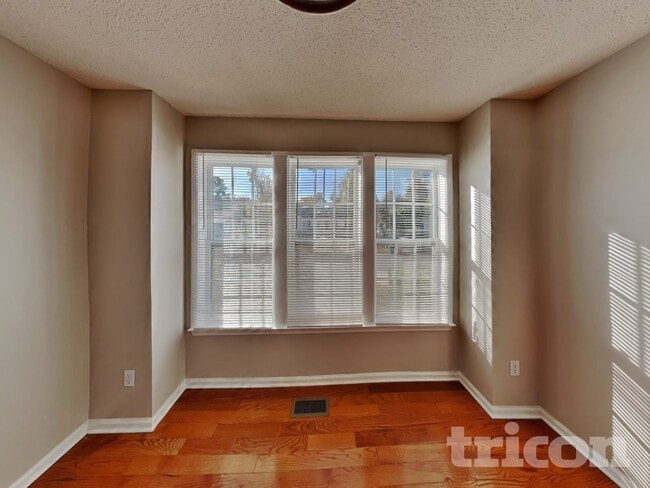 Photo - 121 Quiet Refuge Ln