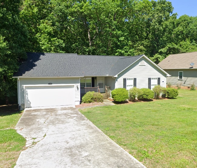 Building Photo - Spacious 3 Bedroom, 2 Bath Home with Garag...