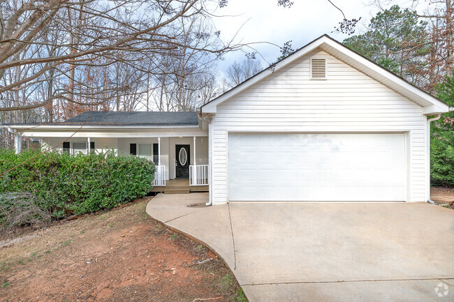 Building Photo - Charming 3-Bedroom Ranch Home with Deck an...