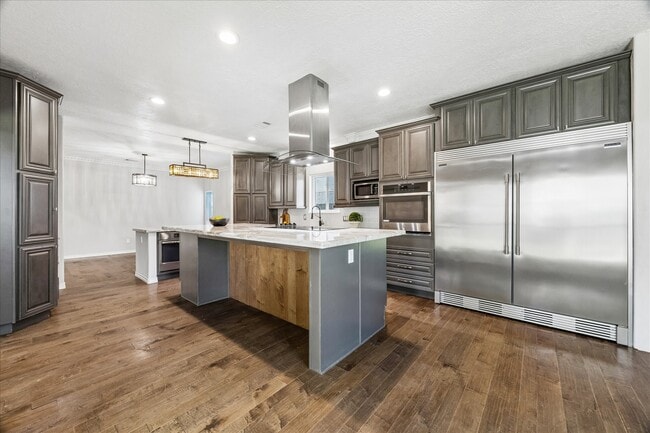 Photo - 1030 Crossroads Dr