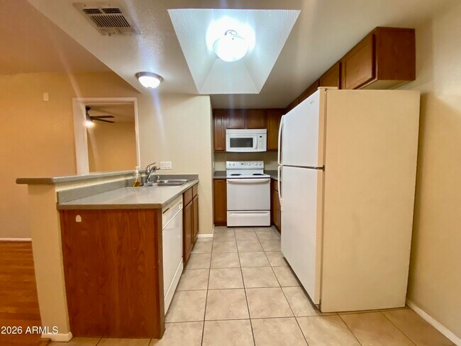 Photo - 1720 E Thunderbird Rd Unidad 1100