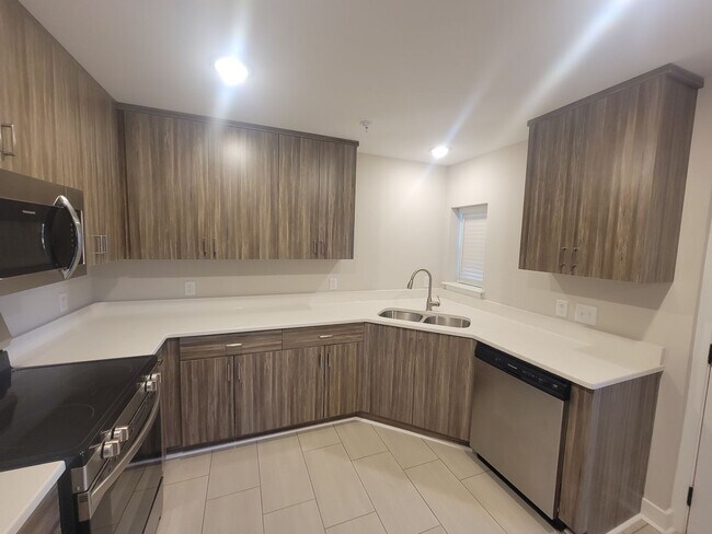 Photo - 1111 N Thompson St Unidad 104