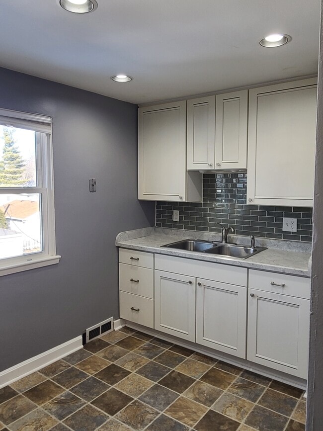 Building Photo - 38 E Lincoln Ave Unit 38-42 E Lincoln Ave Rental