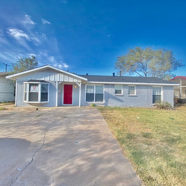 Photo - 1809 E 2nd St