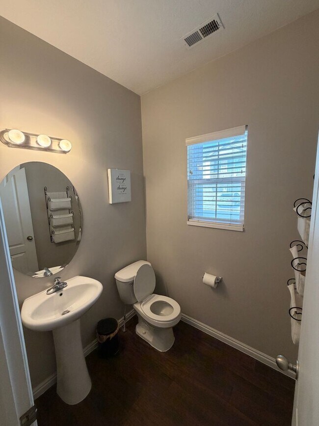 977 Chelsea Ln