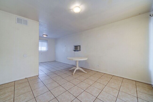 Photo - 251 W Northern Ave Unidad B