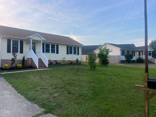 Photo - 404 Cardinal Dr