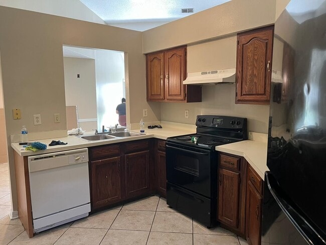 Photo - 1745 Nie Pky