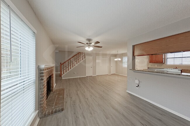 822 Courtenay Pl