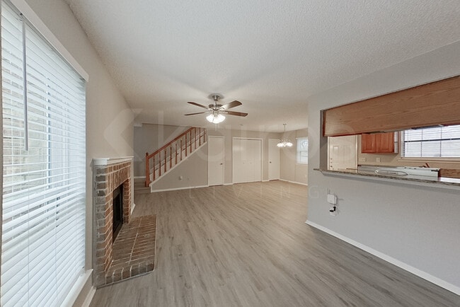 Photo - 822 Courtenay Pl