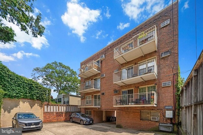 Photo - 2515 P St NW Unidad 203