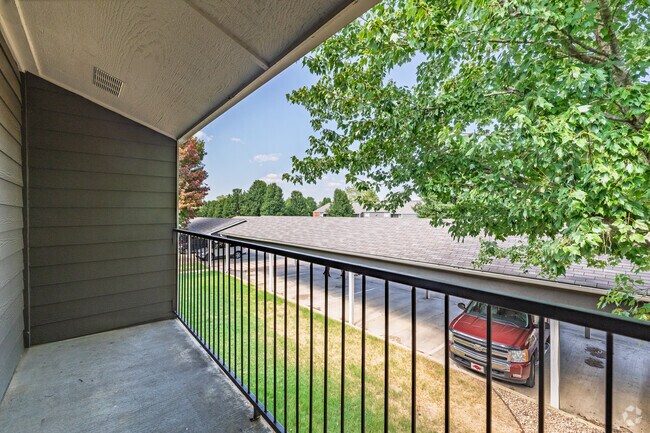 2BR, 2BA - 925SF - Patio View