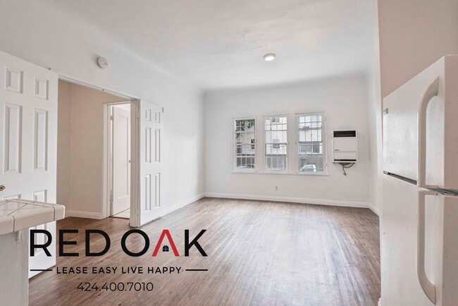 Building Photo - 706 N St Andrews Pl Unit 204