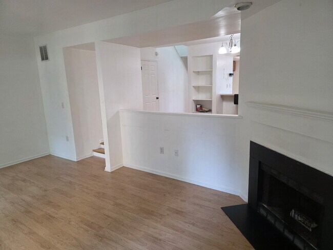 Photo - 131 Freedom Ct Unit 131 Freedom Ct