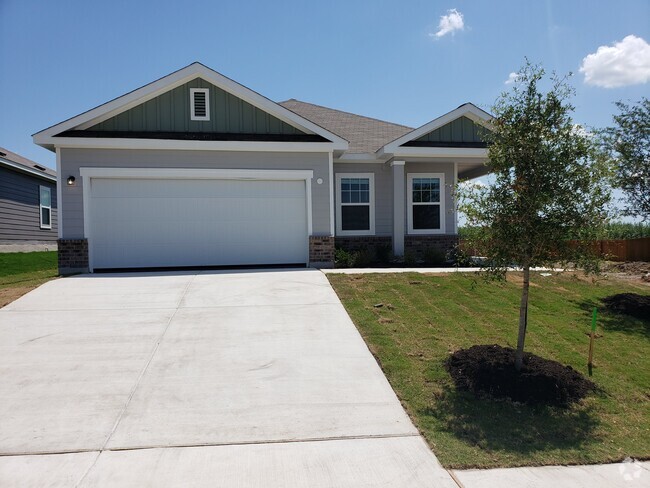 Brand New Home, Quiet Community, Modern interior, open floor plan, private yard. - 17813 Shafer Dr Rental