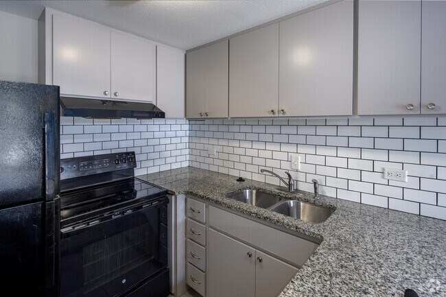 1BR, 1BA - 650SF - Kitchen