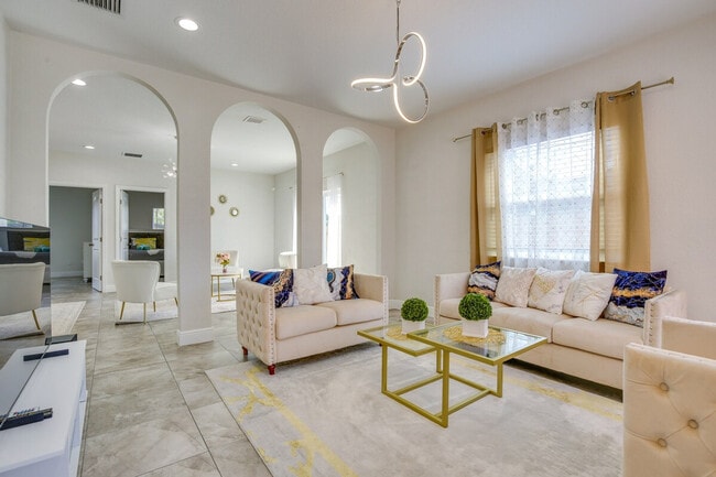 Building Photo - 2601 NW 15th Ct Unit ID1307079P