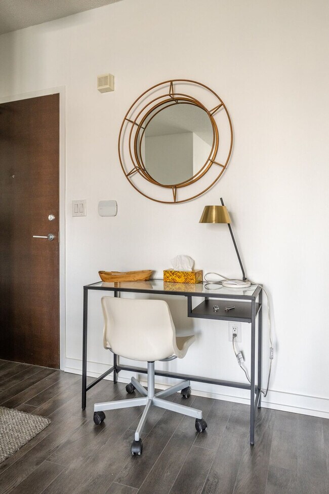 Photo - 21 Iceboat Terr Unit SI ID1521460P