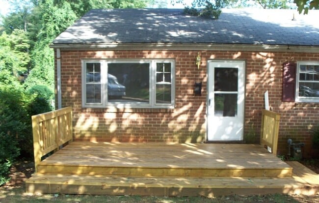 Building Photo - 108 Stratford Ct