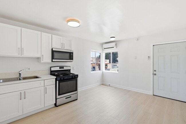 Photo - 1805 W 80th St