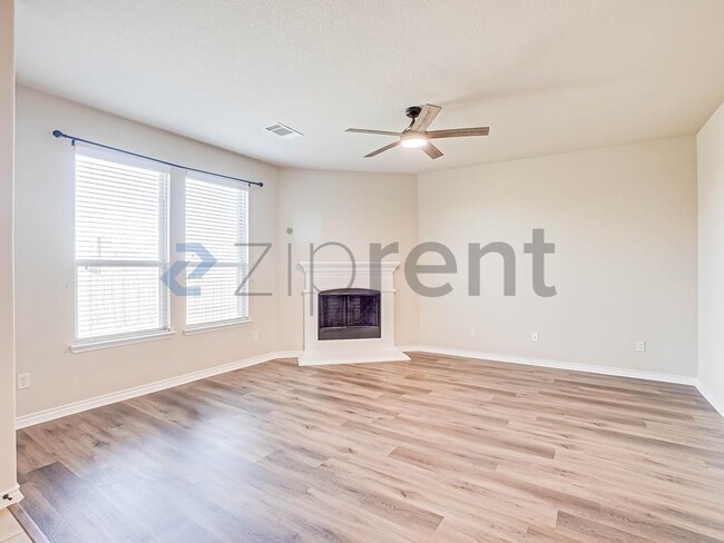 Photo - 15008 Waters Dr