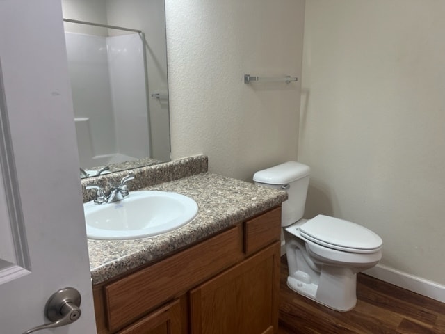 Hall Bathroom (first view)