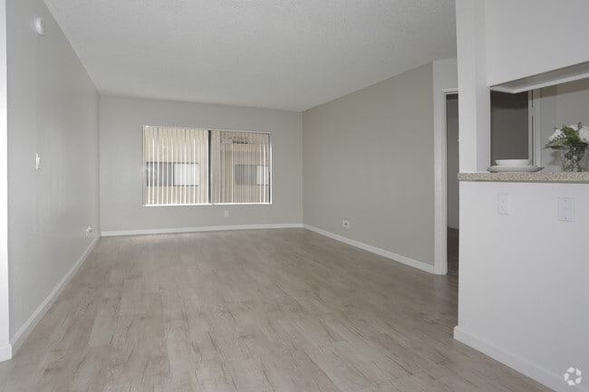 2BR, 2BA - 830 SF