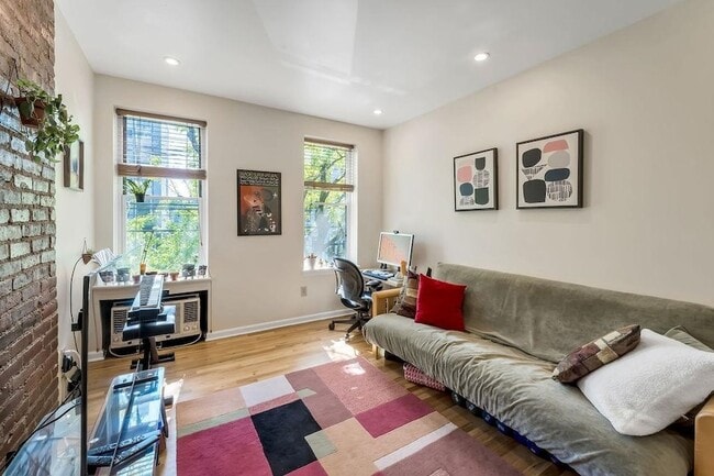 Photo - 124 Madison St