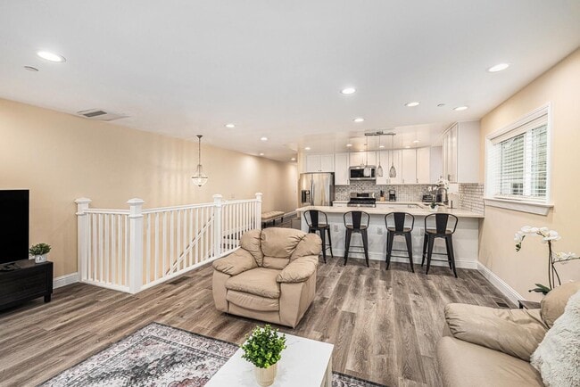 Building Photo - 2531 Wallace St