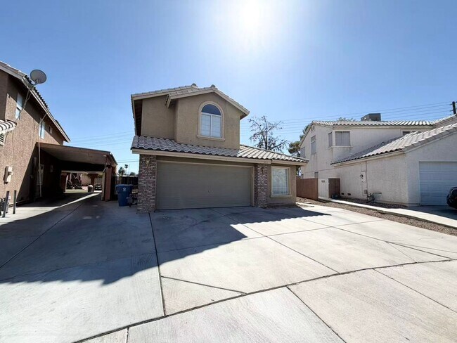 Photo - 901 Golden Hawk Way