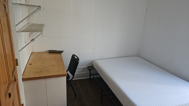Photo - 163 Oak St
