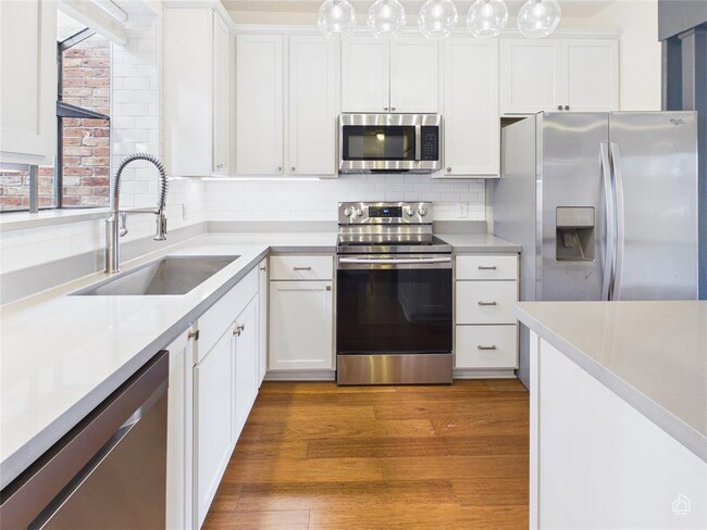 Building Photo - 1741 Spyglass Dr Unit 2-201