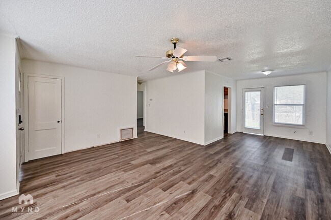 Photo - 404 Lanola Ct