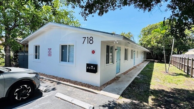 Photo - 718 SE 13th St Apartment Unit 1