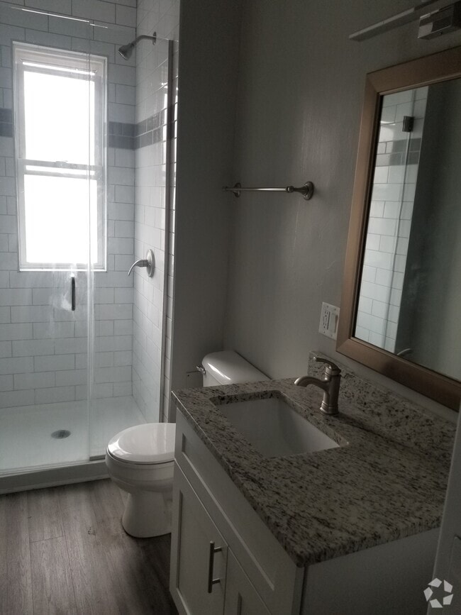 Building Photo - 10 E Main St Unit Apt B