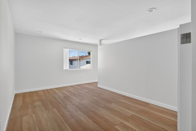 Building Photo - 994 Valencia St Rental