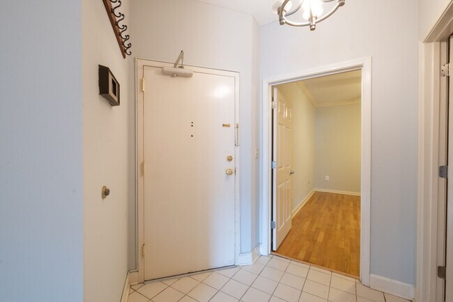 Photo - 2161 Peachtree Rd Unit 106