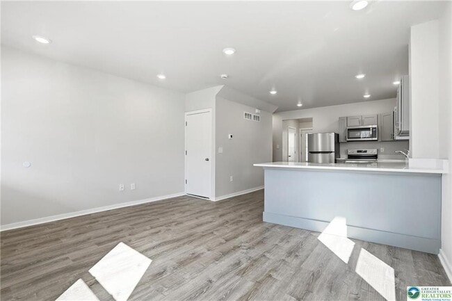 Photo - 1065 Bushkill Dr