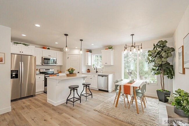 Photo - 676 E Court St