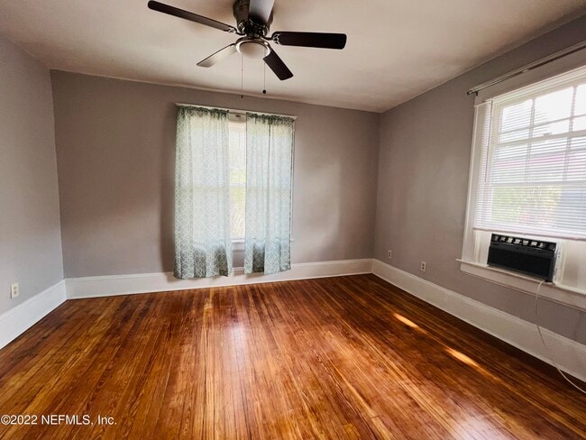 Photo - 2322 Herschel St Unit 3