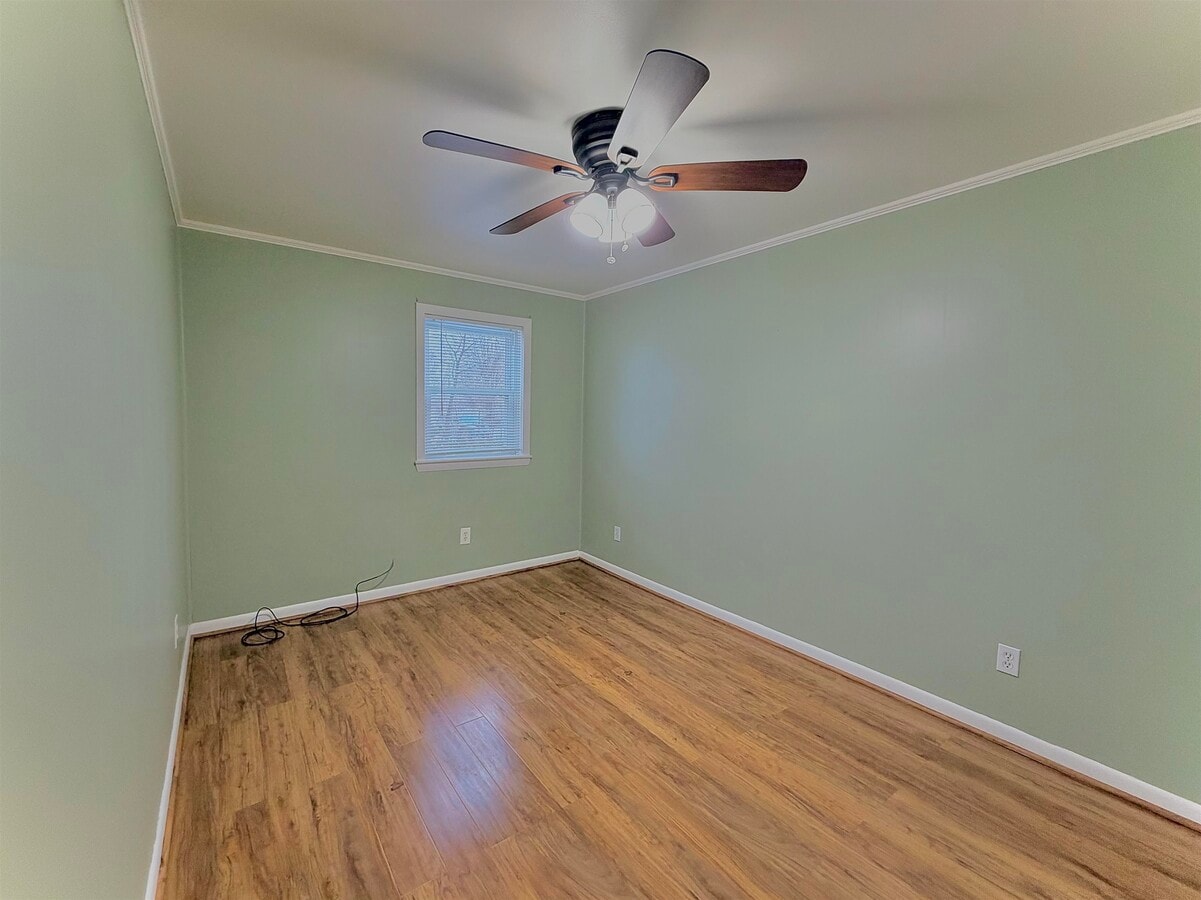 Photo - 12 Holmes St